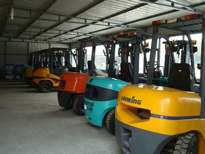 供應(yīng)國(guó)產(chǎn) 進(jìn)口二手叉車,二手電動(dòng)叉車 包送